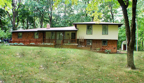 5725 E Westview Drive, Bringhurst, IN 46913