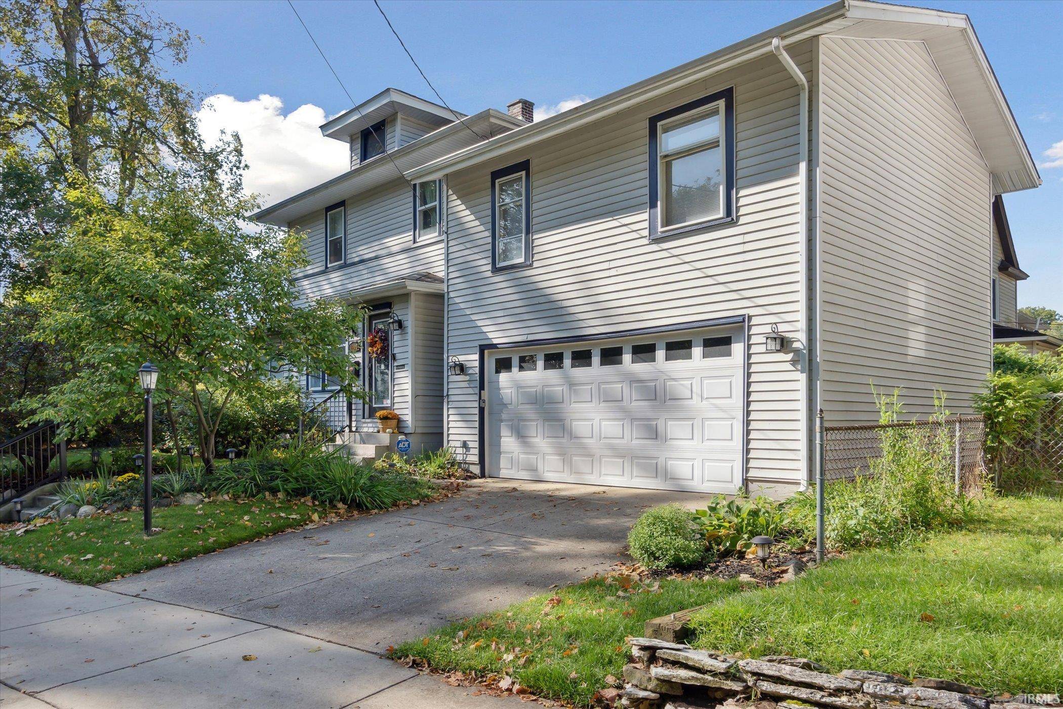 1203 Hillcrest Road, South Bend, IN 46617-1105