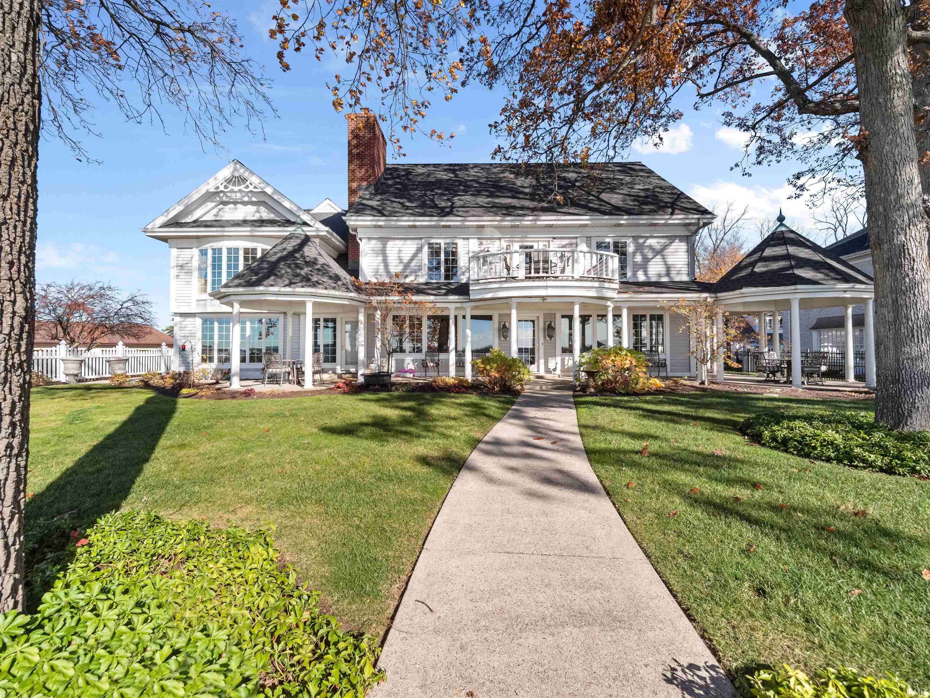 12265 N Ogden Point Road, Syracuse, IN 46567-8719