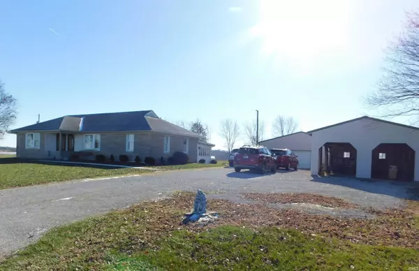 5631 E Newlon Road, Pekin, IN 47165