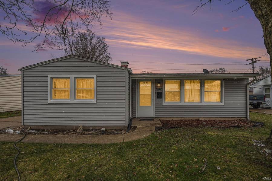 1242 Manchester Drive, South Bend, IN 46615