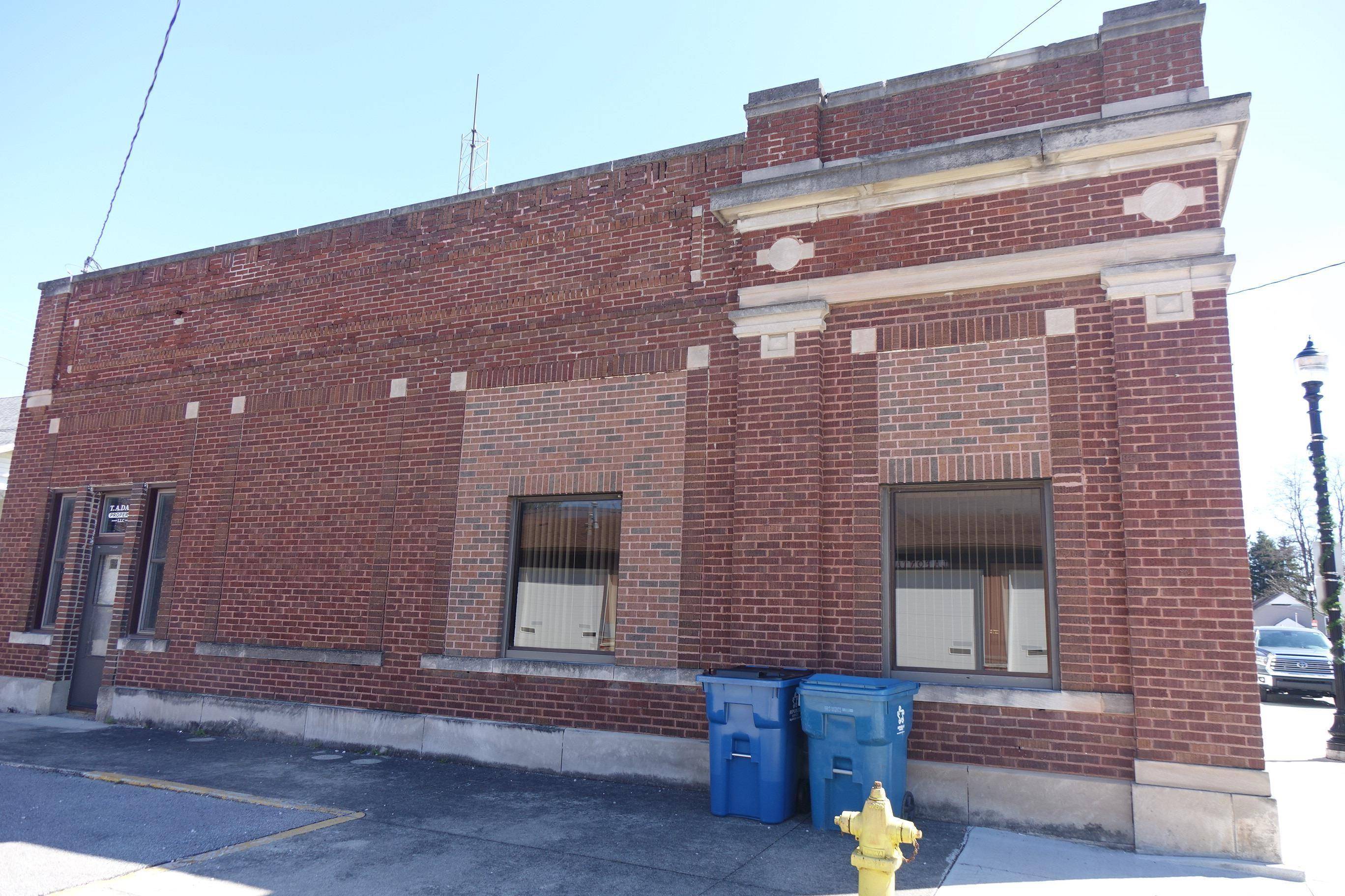Lafontaine, IN 46940,22 W Branson Street