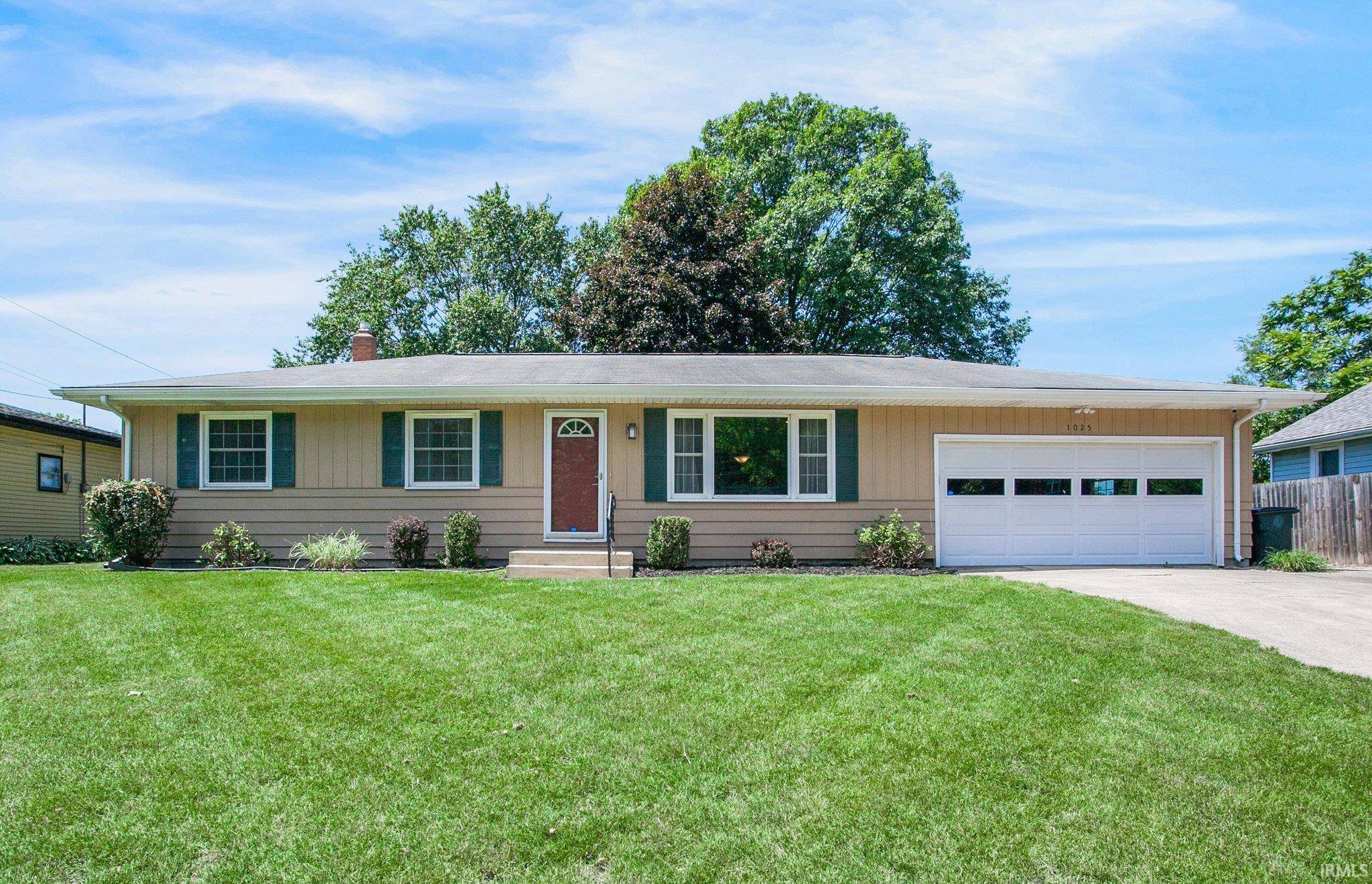 1025 N Twyckenham Drive, South Bend, IN 46617-1633