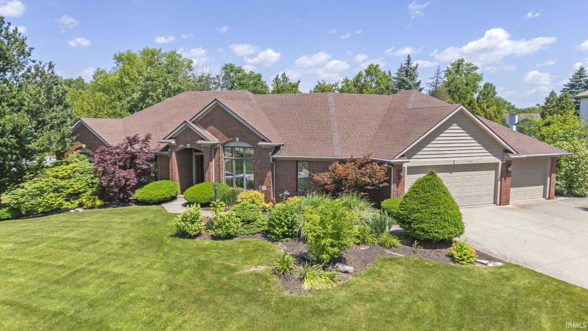 1519 Woodland Crossing, Fort Wayne, IN 46825