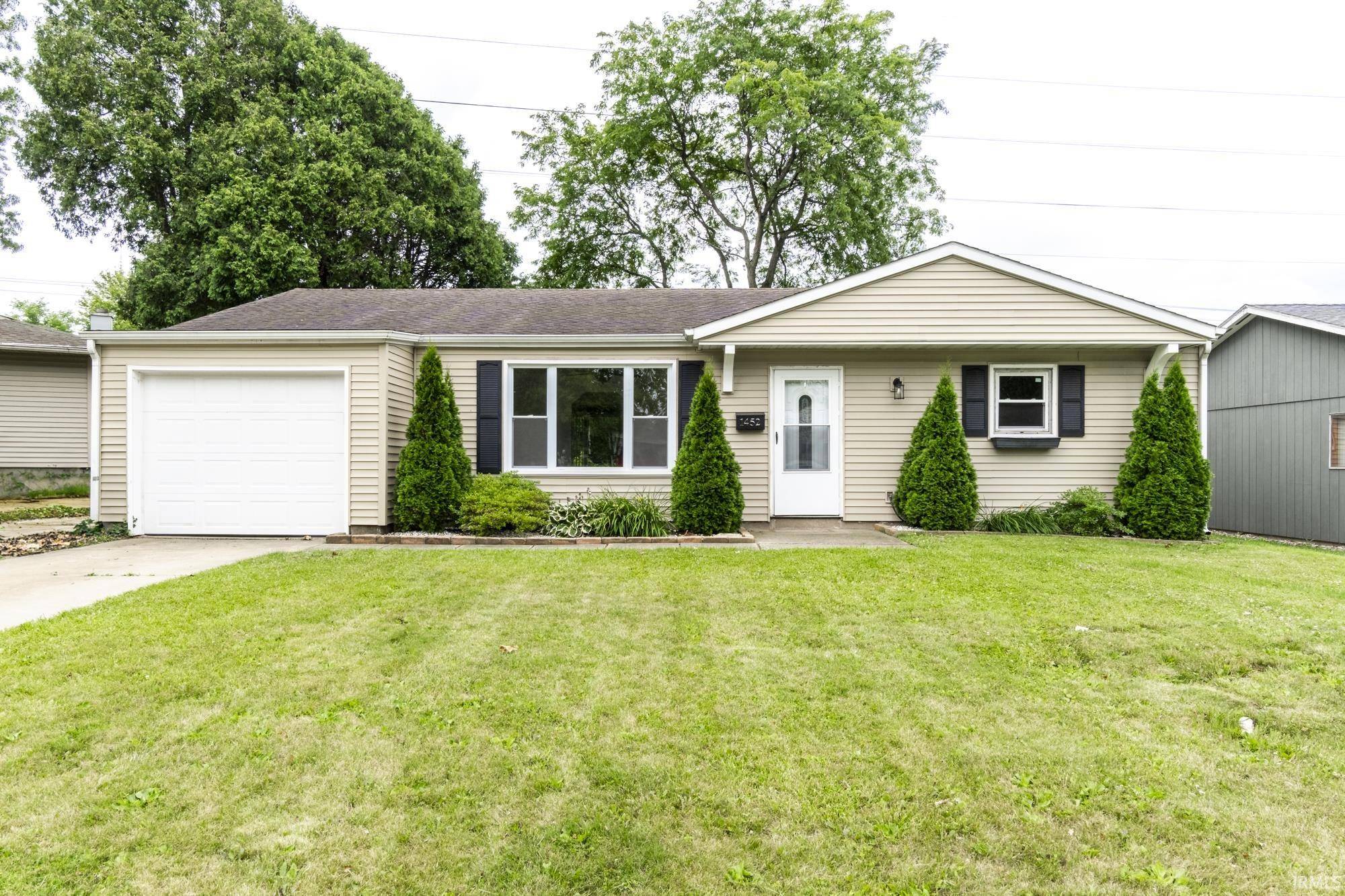 1452 Sutherland Lane, South Bend, IN 46614