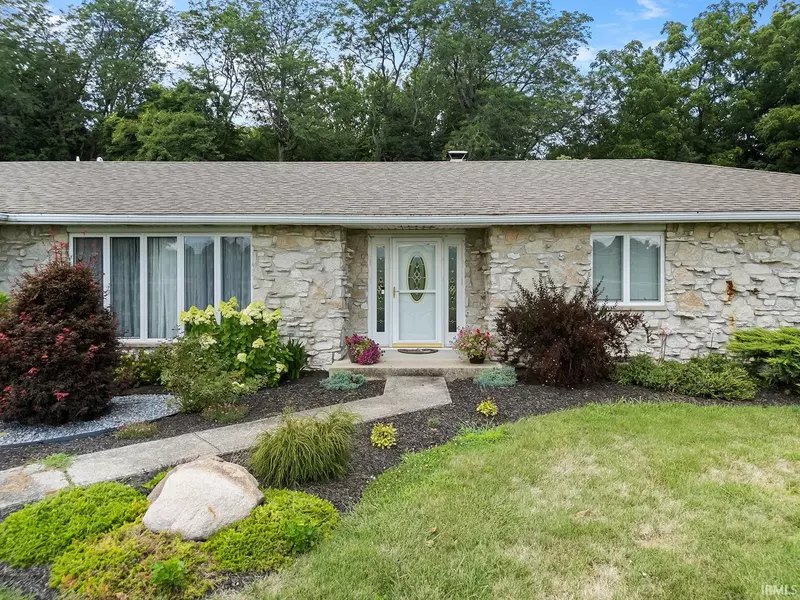 5735 E Valley View Point, Bringhurst, IN 46913