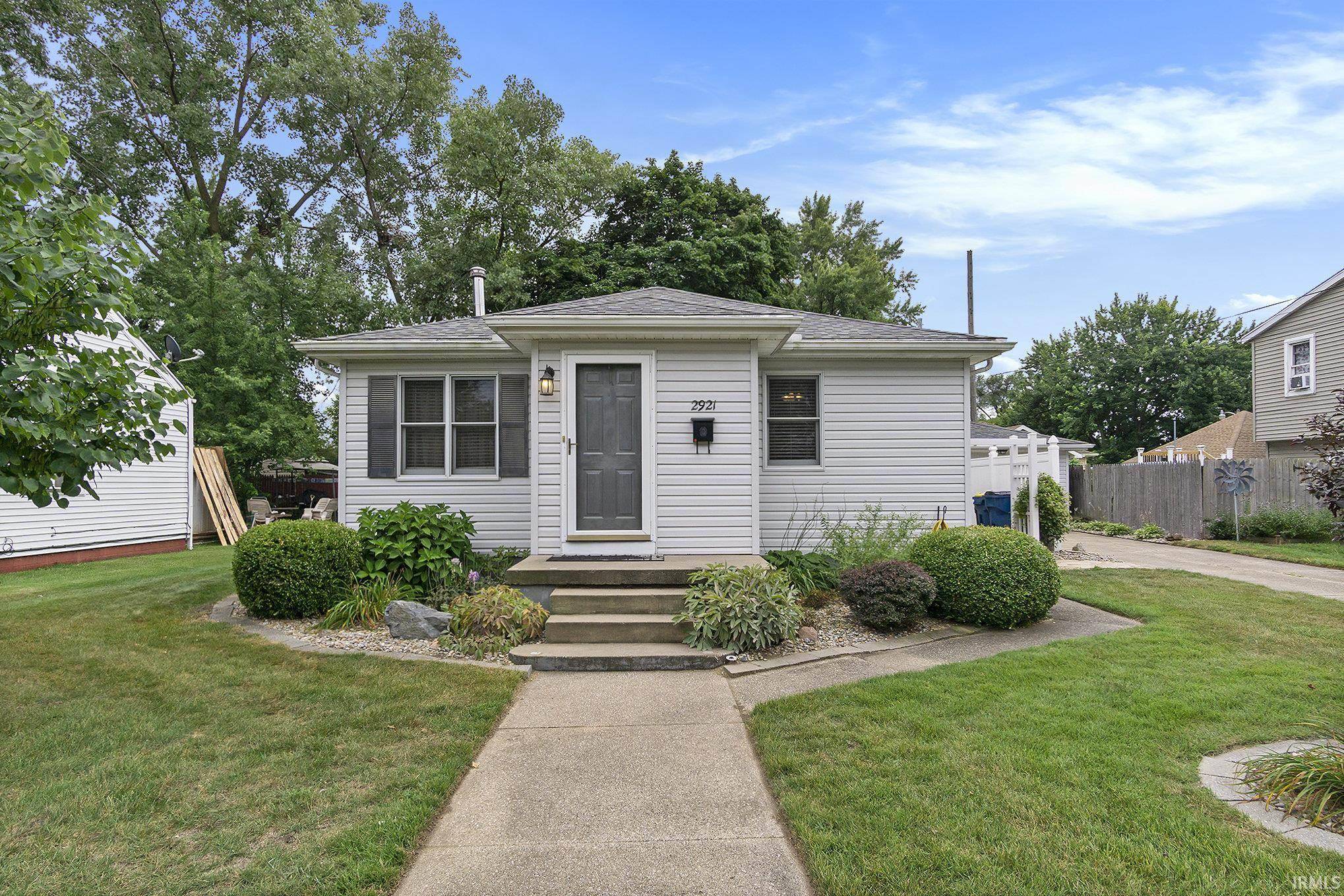 2921 S Shore Drive, Mishawaka, IN 46544