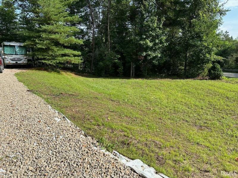 900 E Road, Dugger, IN 47848
