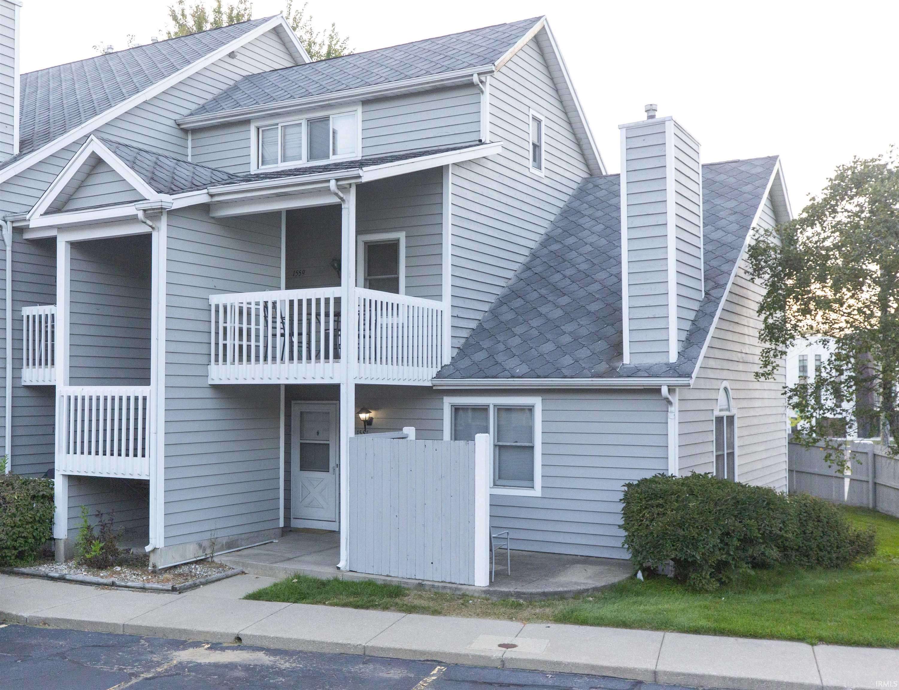 1551 N Oakhill Drive, South Bend, IN 46637-5682