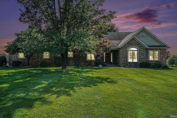 11334 Fishers Pond, Middlebury, IN 46540