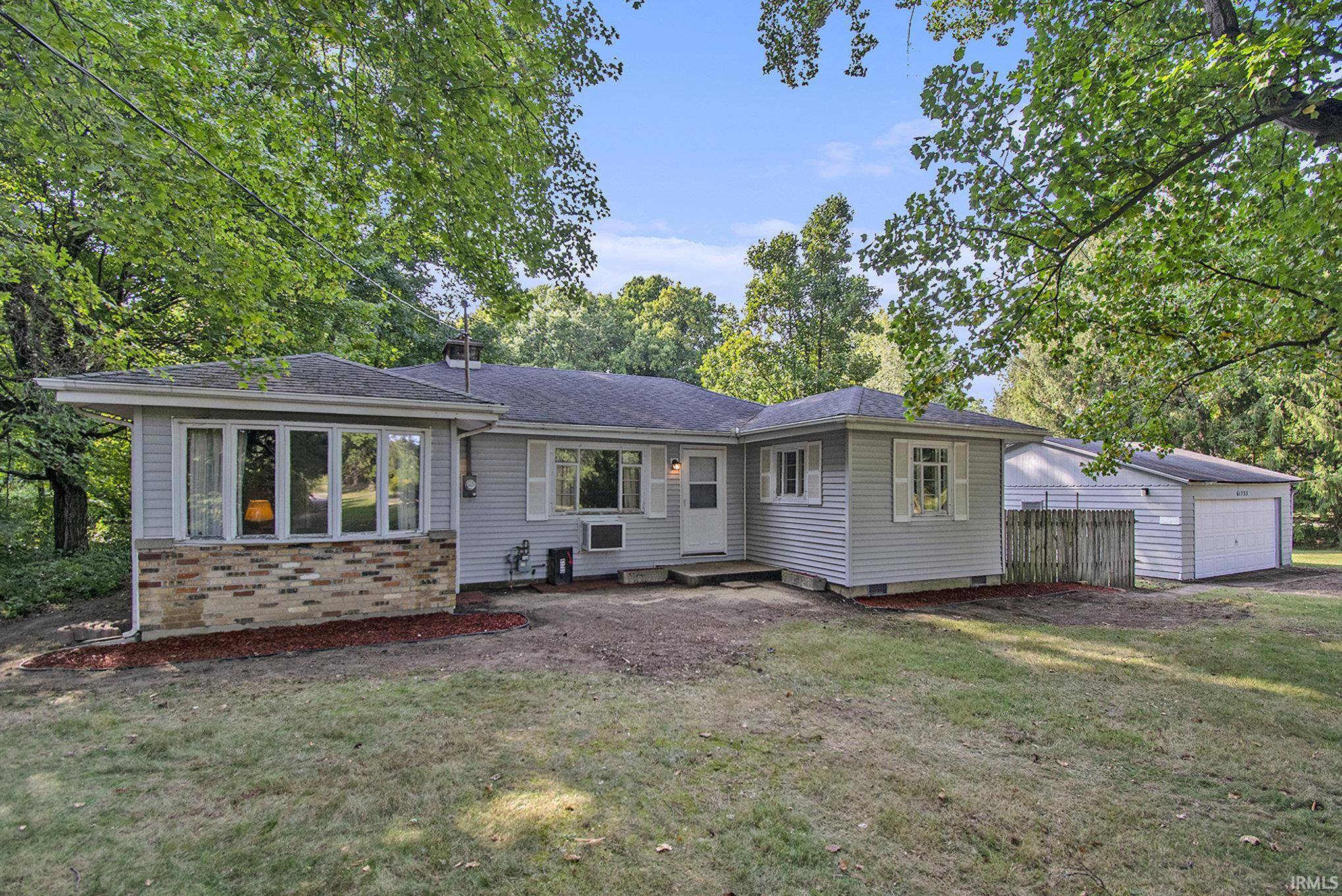61733 Locust Road, South Bend, IN 46614-9786