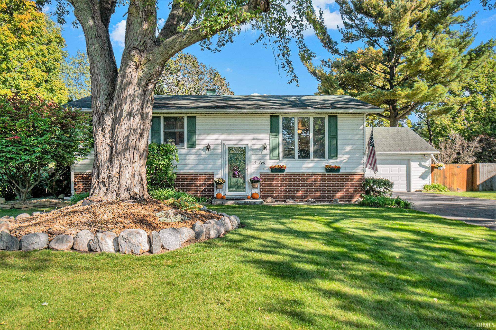 56700 Mark Manor Drive, Elkhart, IN 46516-9143