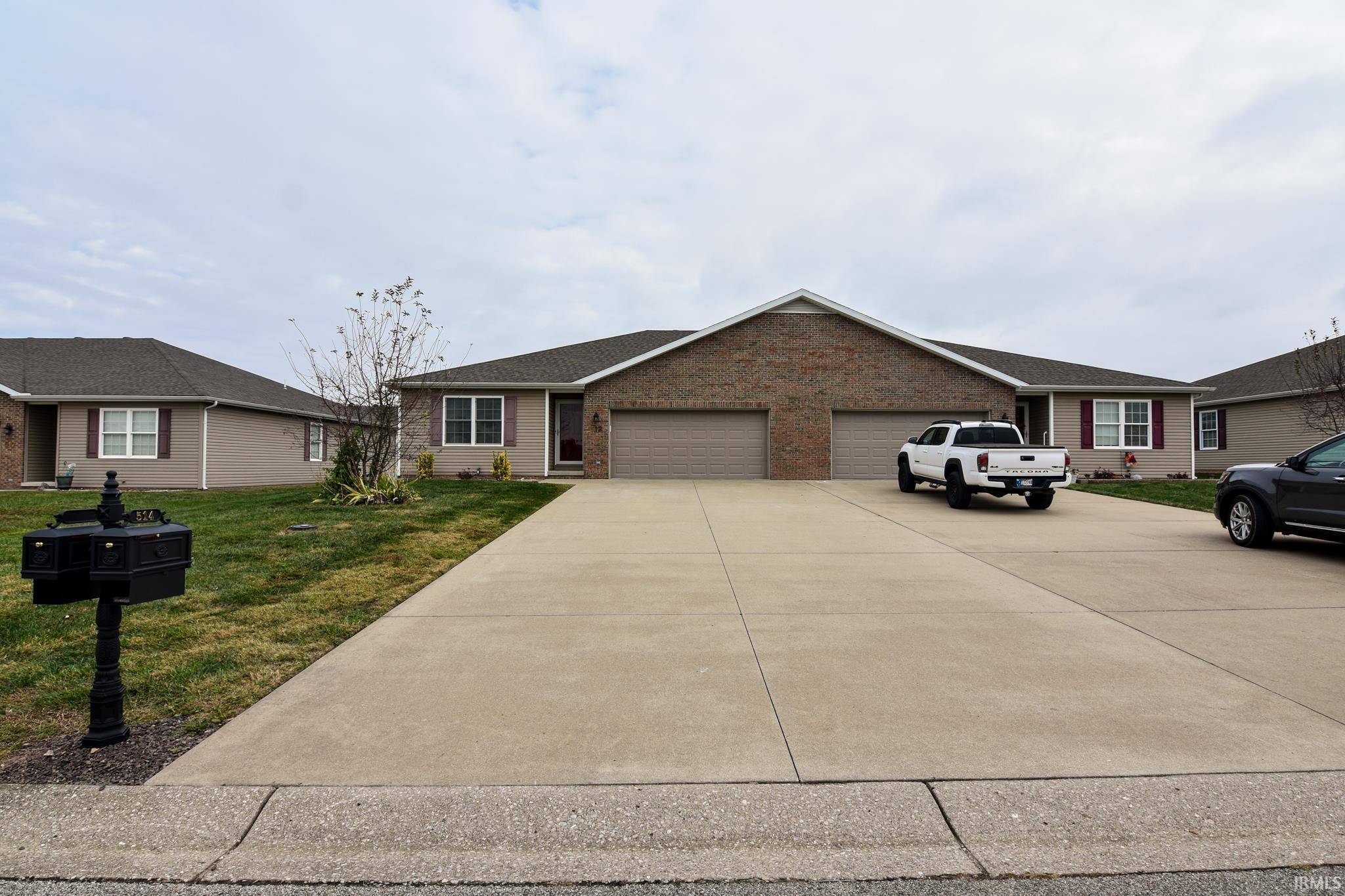512 S 8th Avenue, Haubstadt, IN 47639