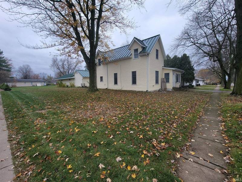 207 Indiana Avenue, Wakarusa, IN 46573