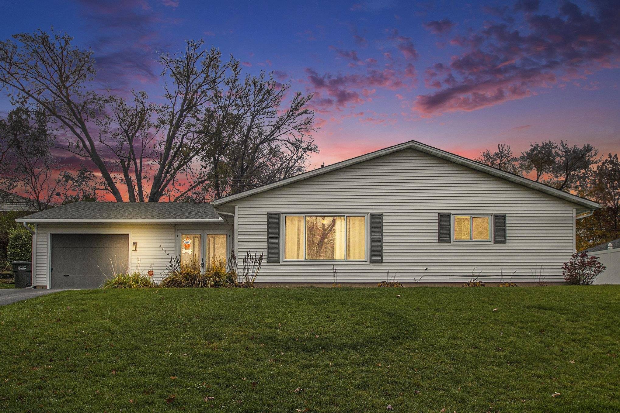 3040 Woodmont Drive, South Bend, IN 46614-2247