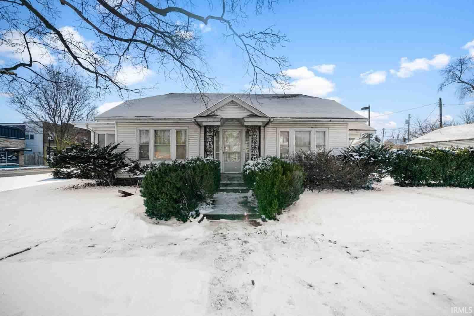 1032 E Fox Street, South Bend, IN 46613-2935
