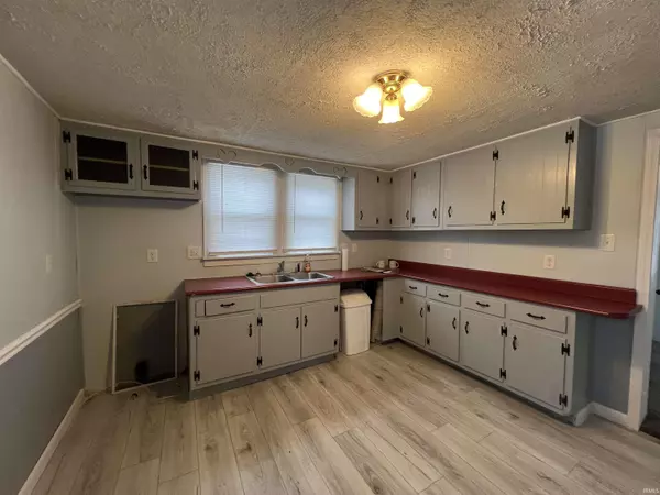 Andrews, IN 46702,68 S MAPLE Street