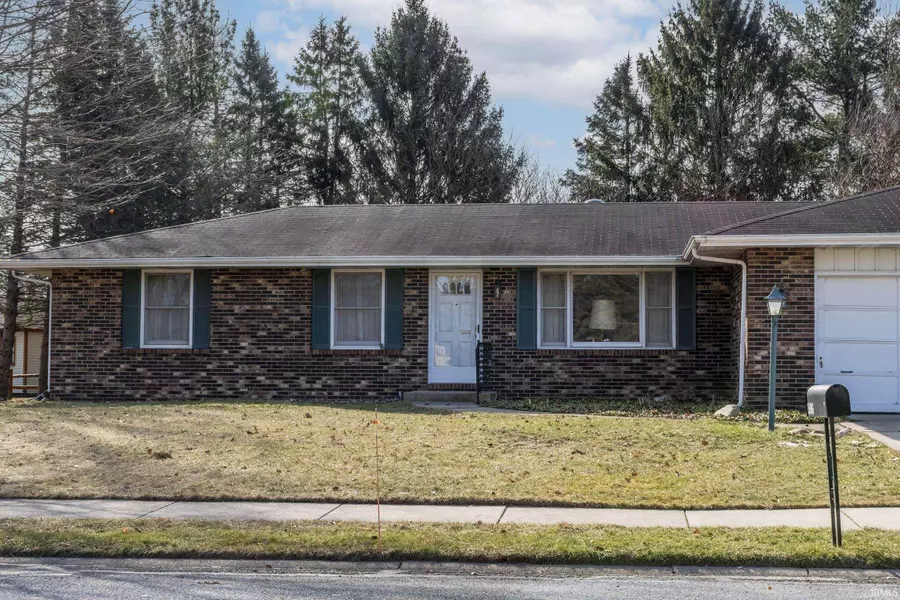 1906 Somersworth Drive, South Bend, IN 46614-6330