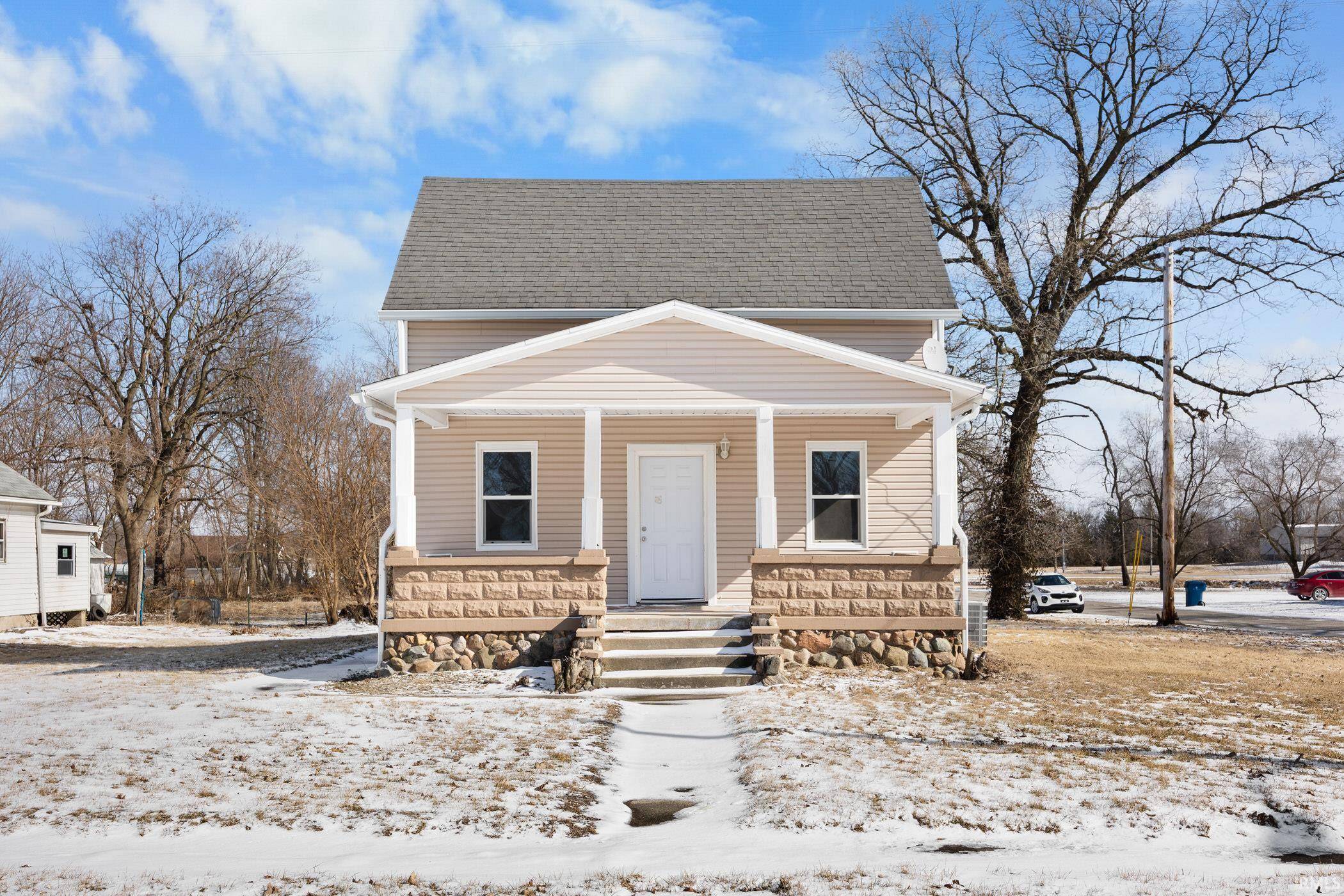 325 S James Street, Goodland, IN 47948-8124