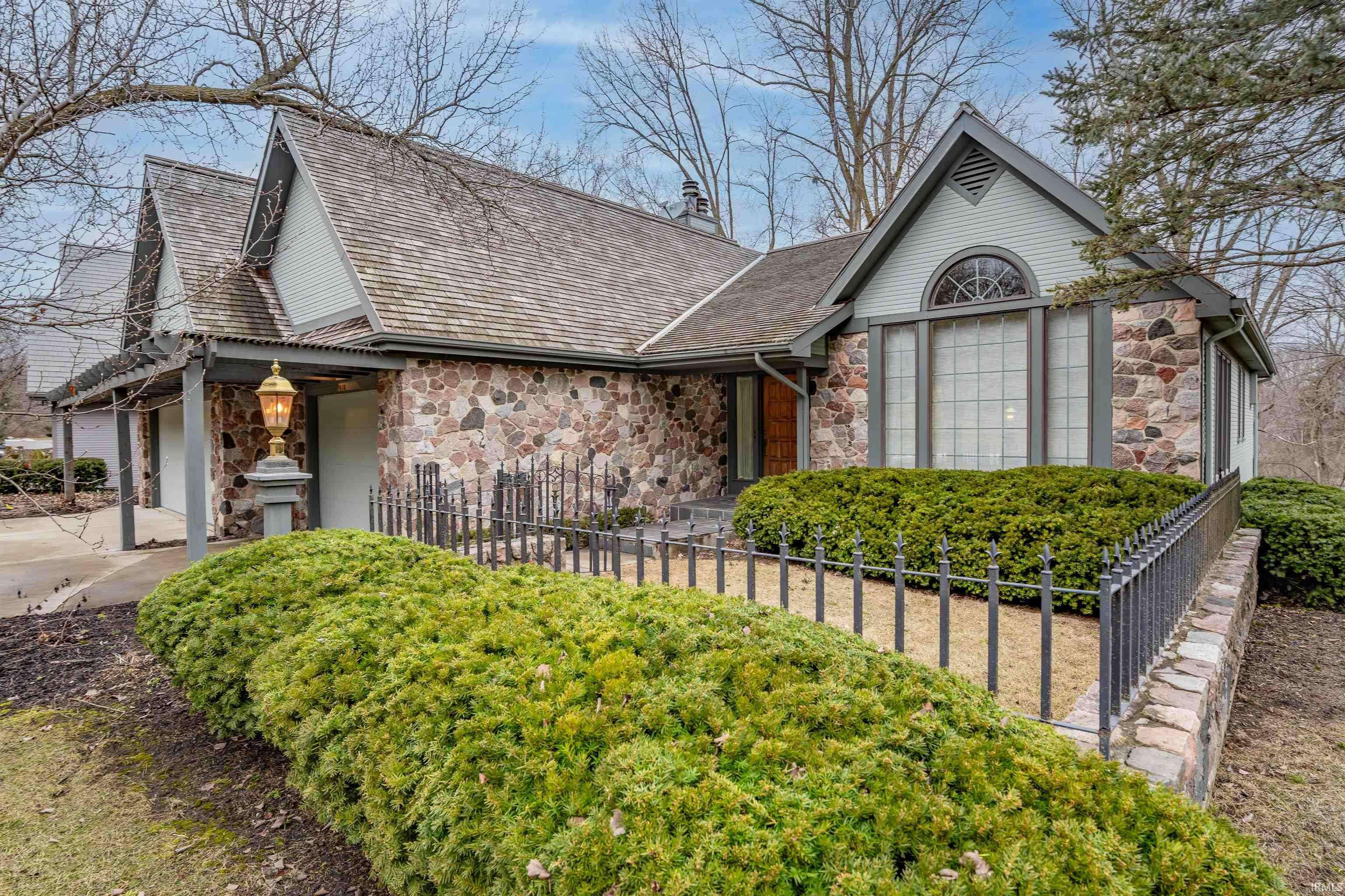7018 Woodcroft Lane, Fort Wayne, IN 46804