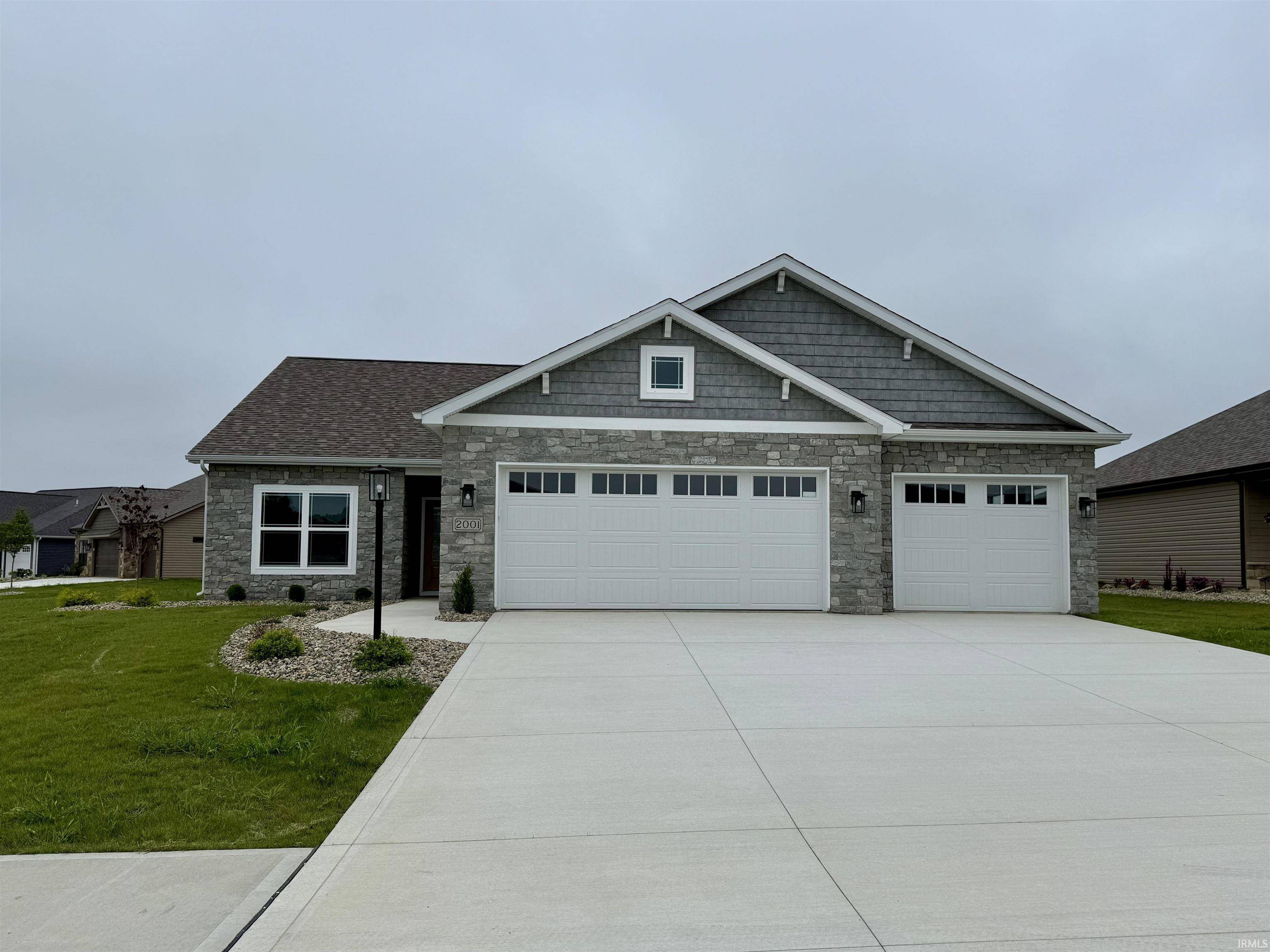 2001 Bogey Court, Auburn, IN 46706-8800