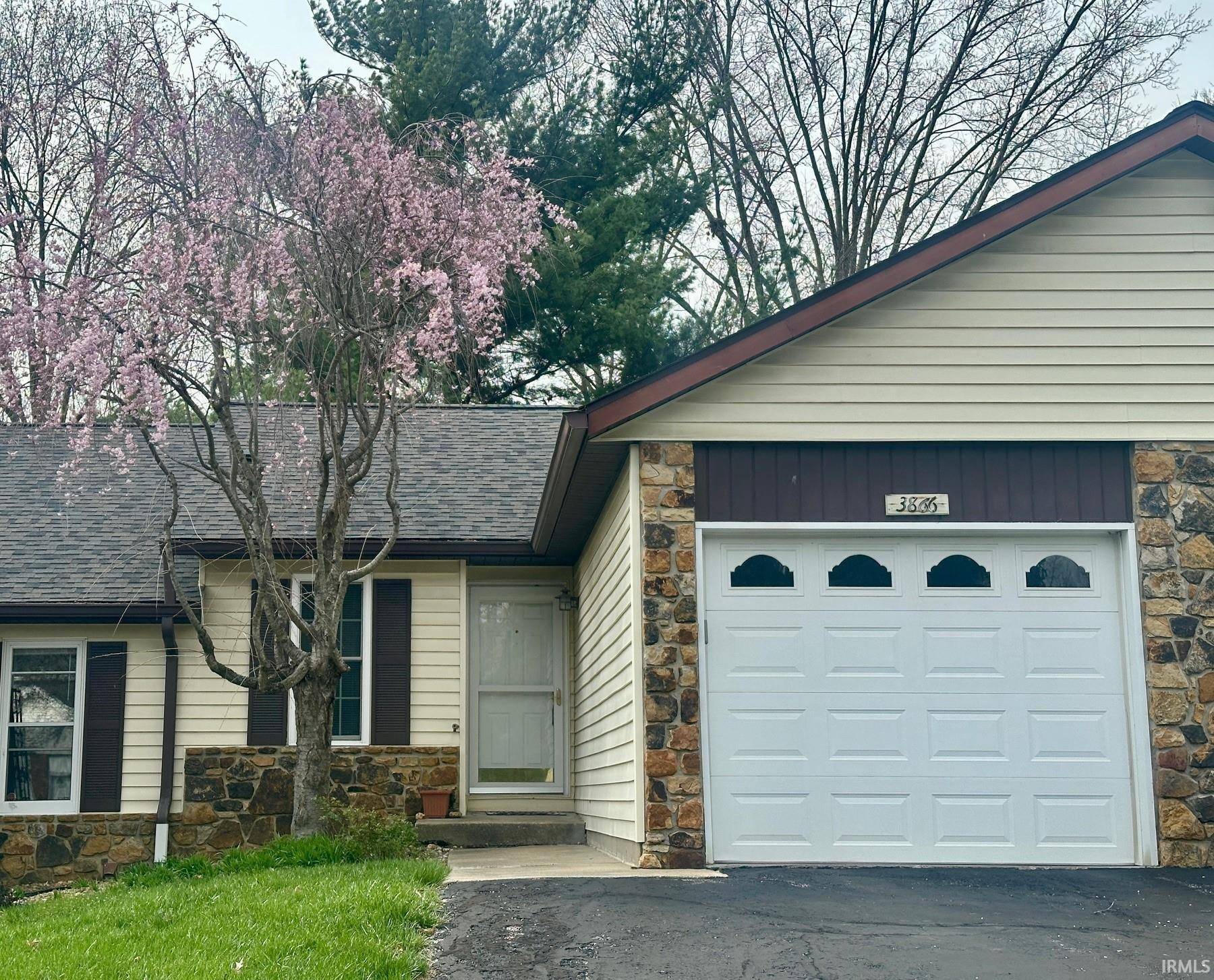 3866 S Laurel Court, Bloomington, IN 47401-9625