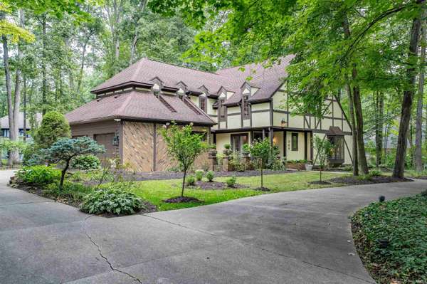 704 Oaktree Court, Fort Wayne, IN 46845