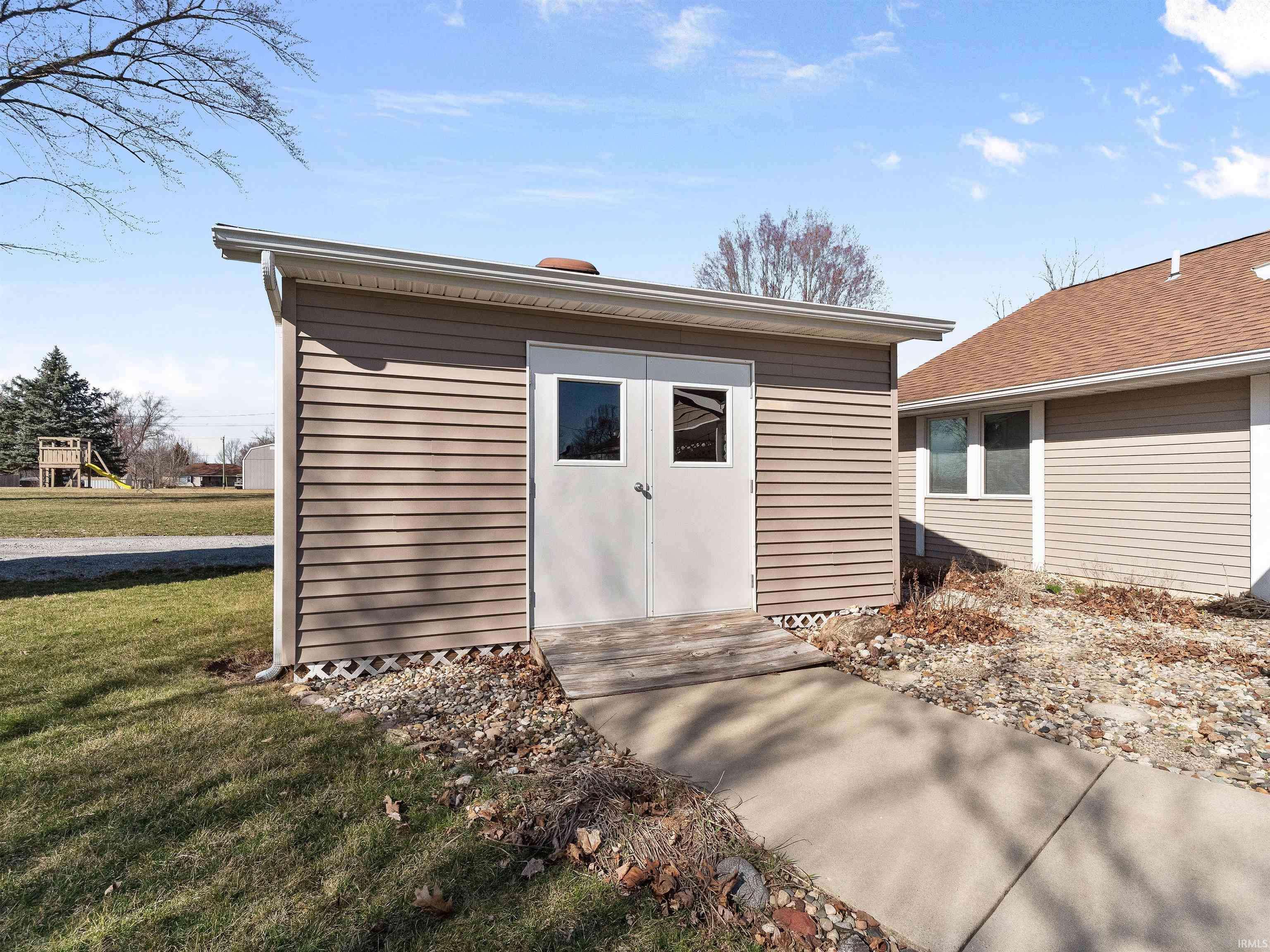 Laotto, IN 46763,208 S Tamarack Street