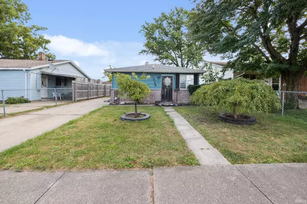 1624 S Carlisle Street,  South Bend,  IN 46613-1211