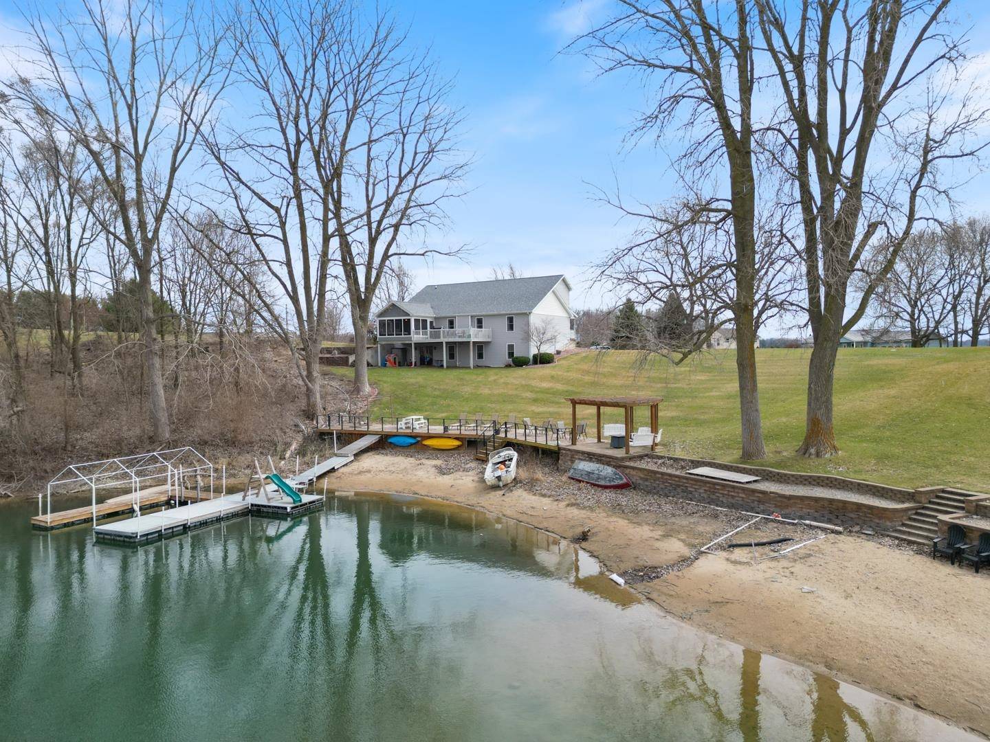 2776 E Lapoint Drive, Milford, IN 46542