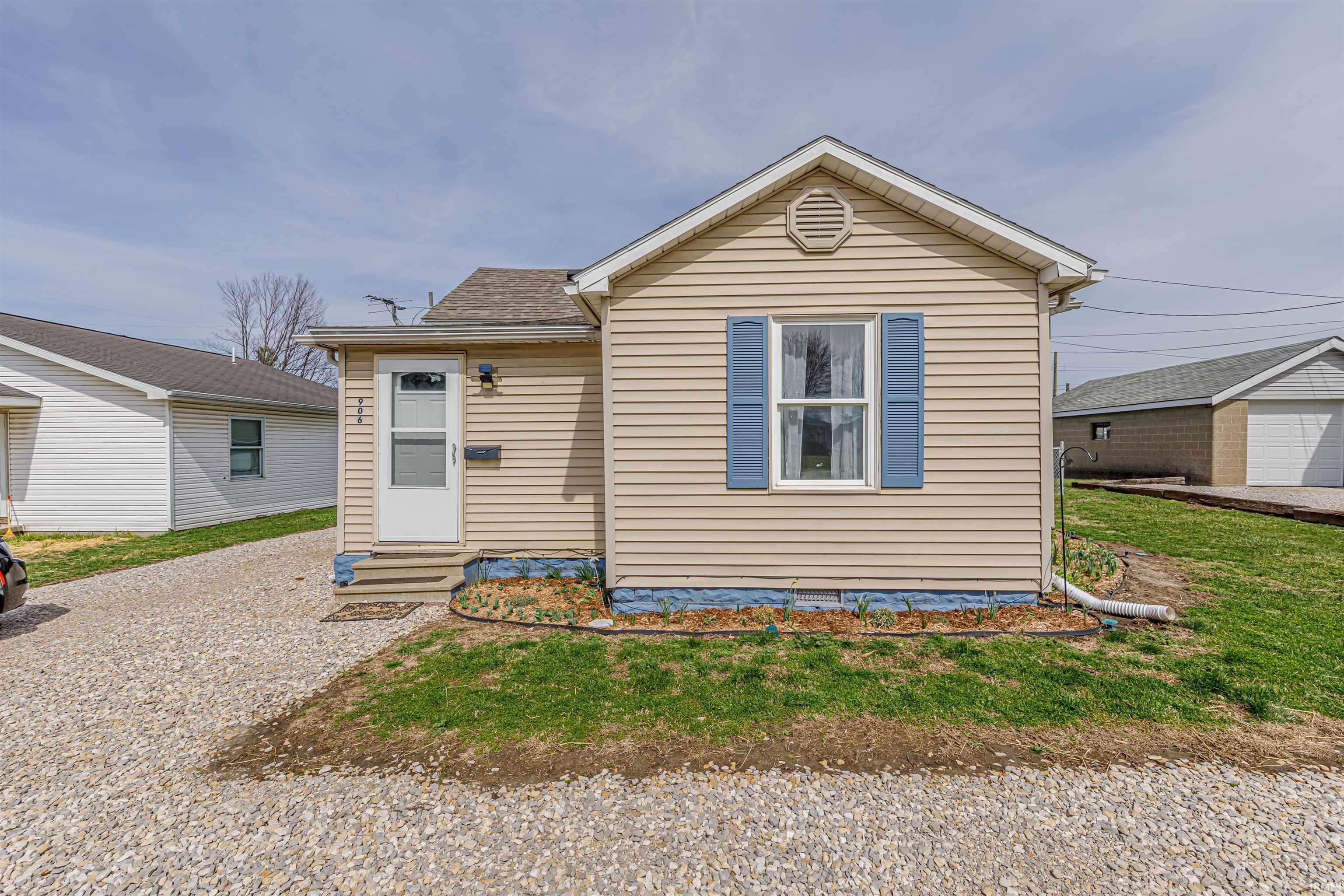 906 E Broadway Street, Princeton, IN 47670