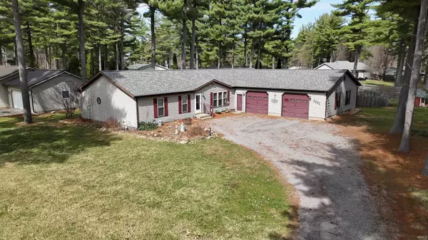 2666 E Pine Drive, Warsaw, IN 46582-8924