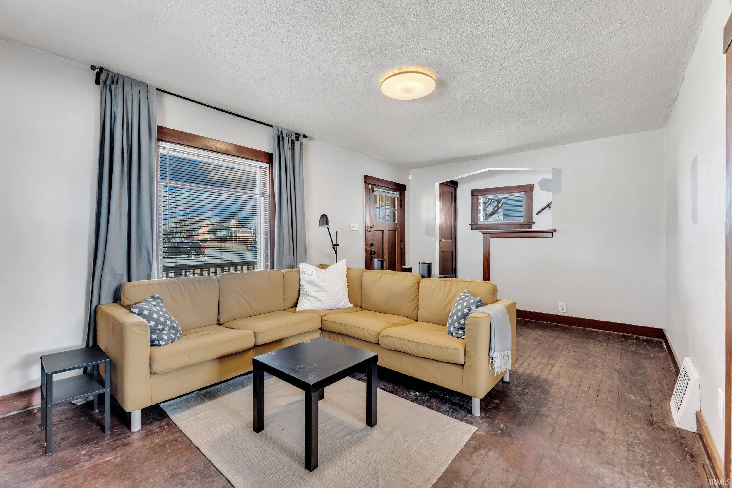 Fort Wayne, IN 46808-3193,657 W State Boulevard