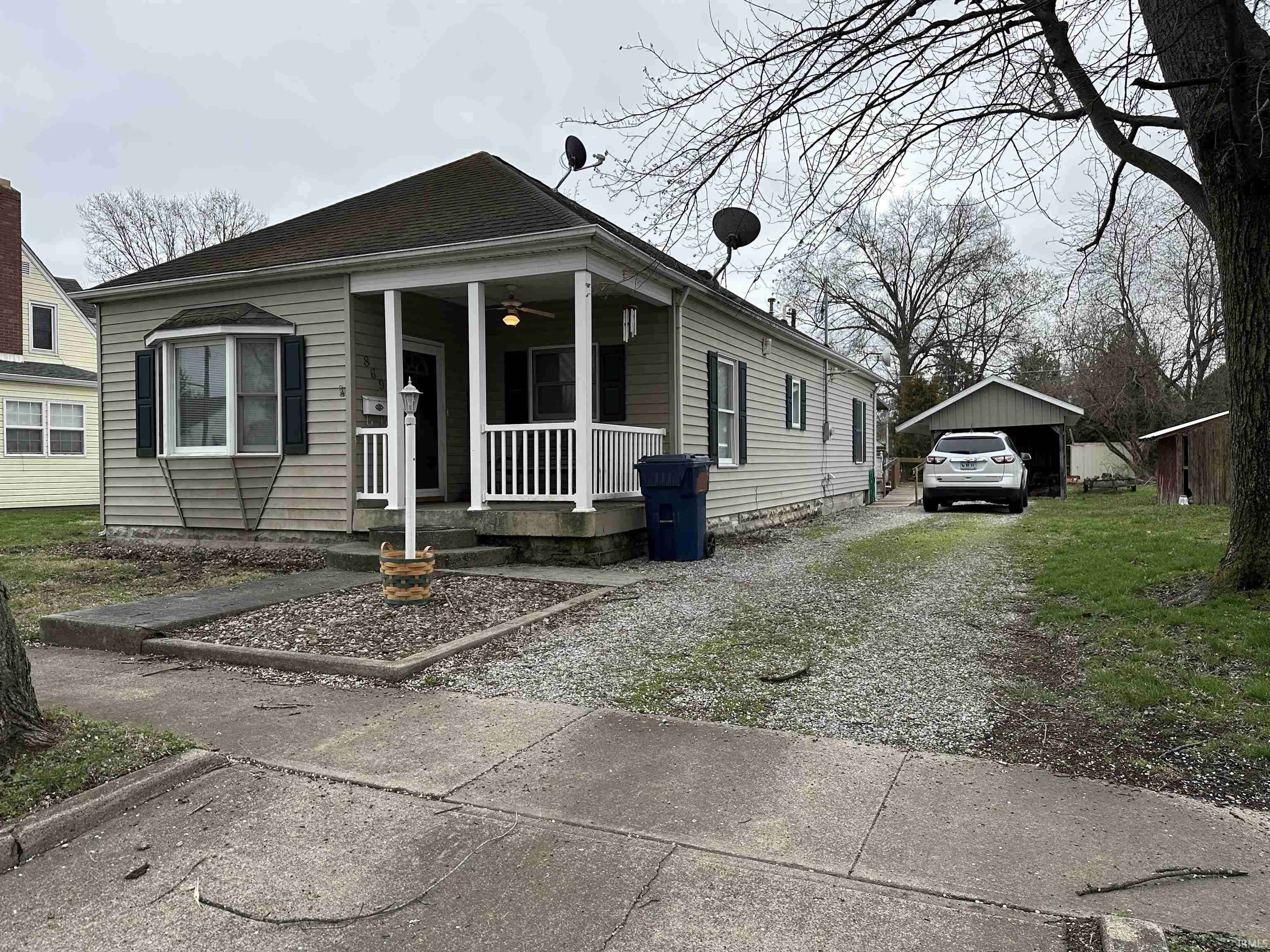 869 E Vincennes Street, Linton, IN 47441
