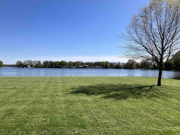 2111 Bluewater Drive, Warsaw, IN 46580