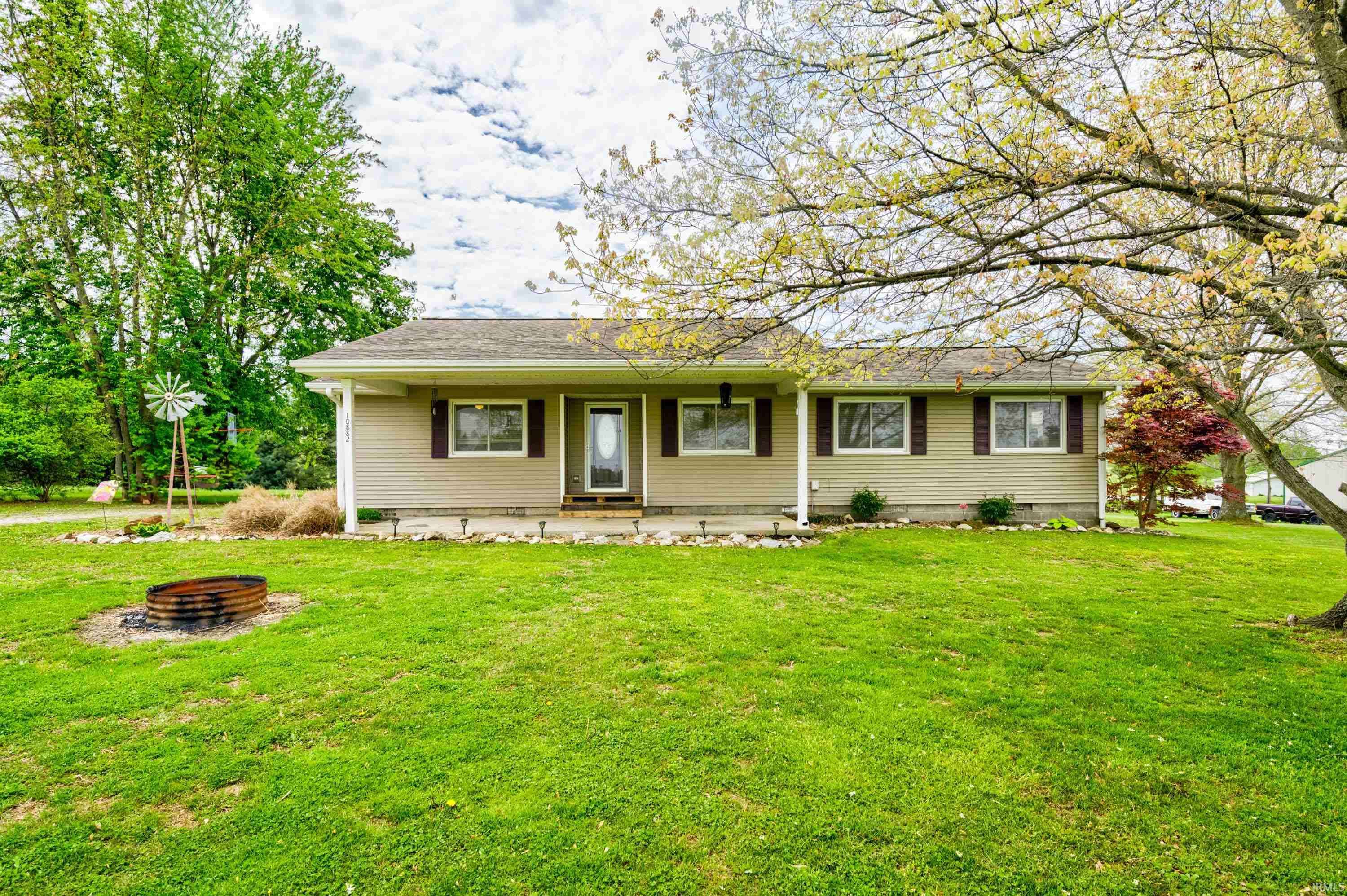 10882 S 200 W, Huntingburg, IN 47542