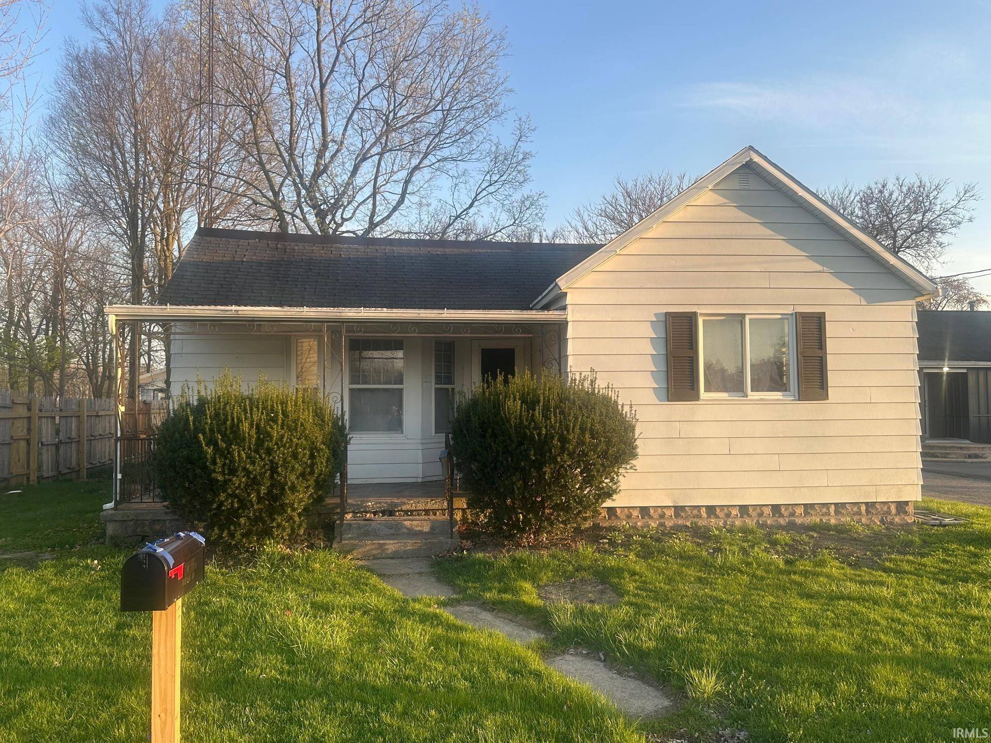 1046 E Winona Avenue, Warsaw, IN 46580-4603