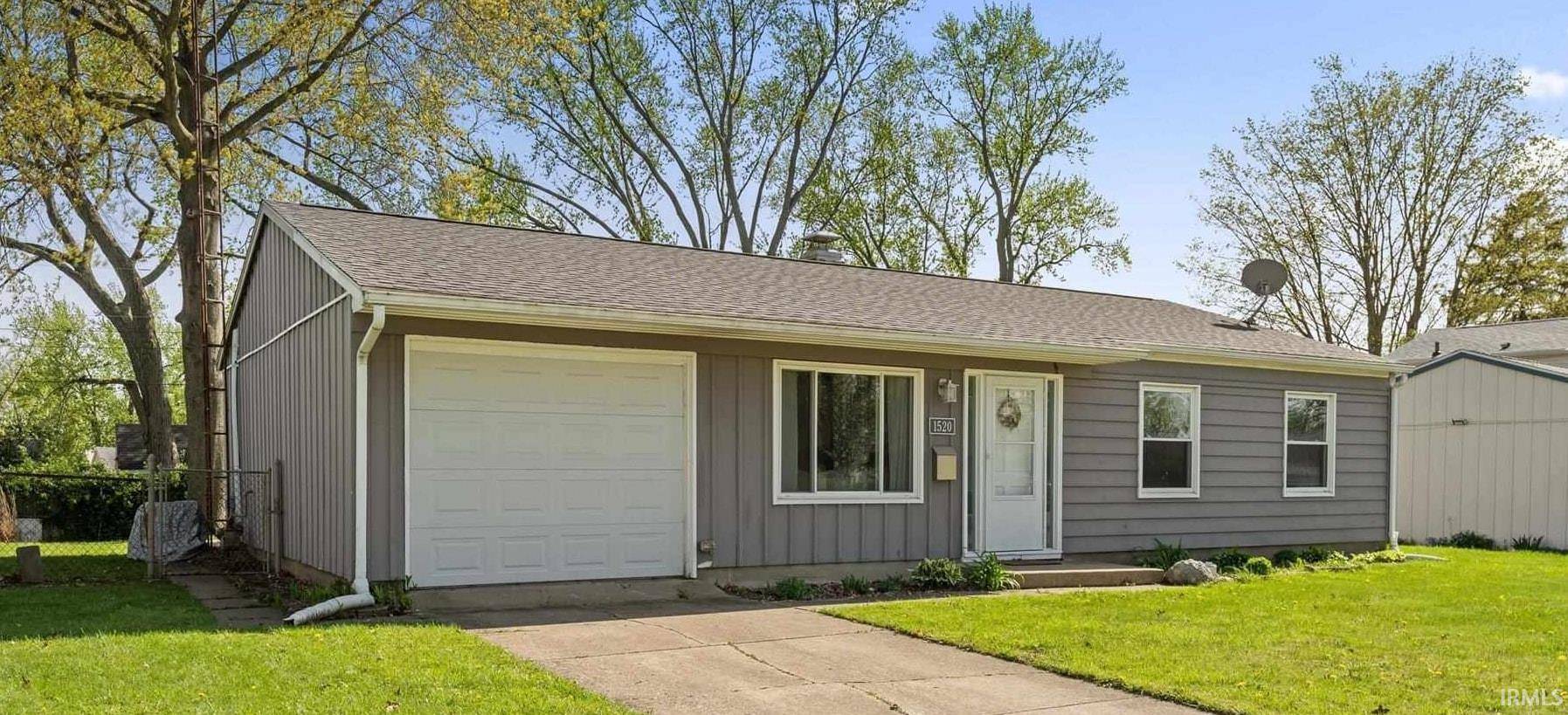 1520 Oakdale Drive, South Bend, IN 46614-2847
