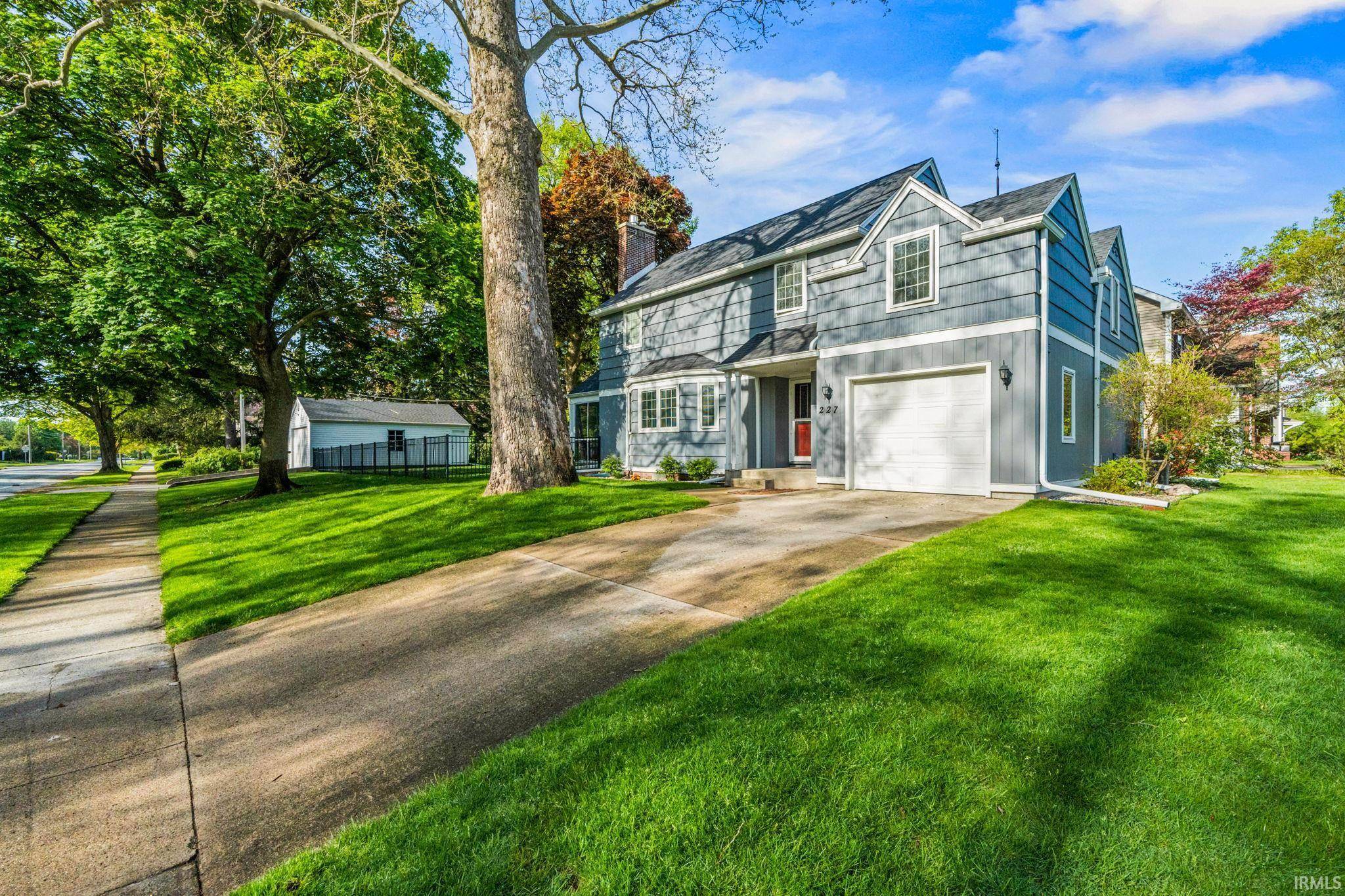 227 N Twyckenham Drive, South Bend, IN 46617-3335