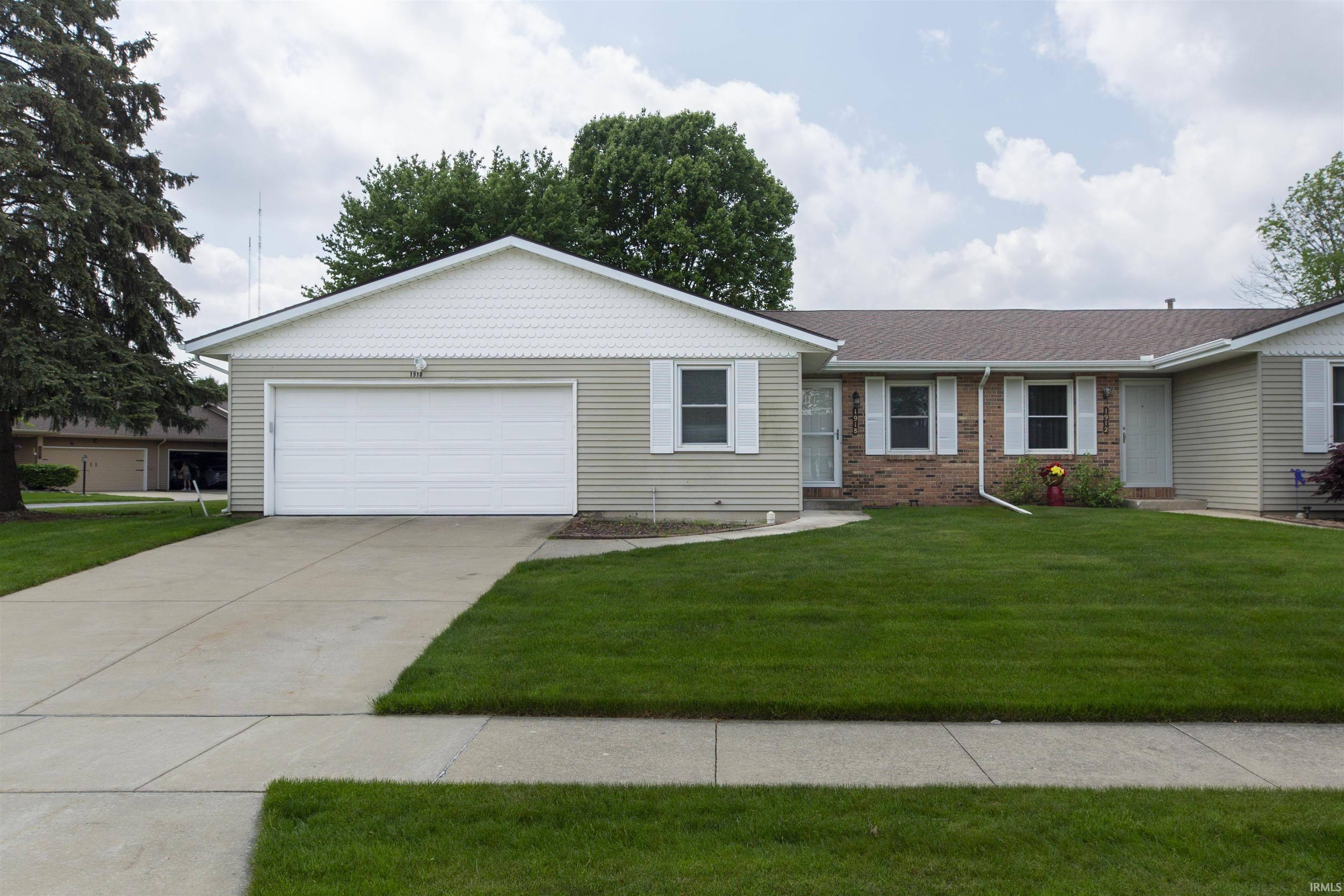 1918 E Farnsworth Drive, South Bend, IN 46614-6349