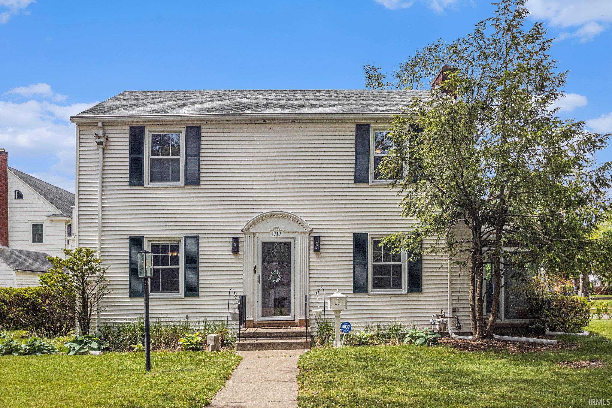 1919 Kessler Boulevard, South Bend, IN 46616-1908