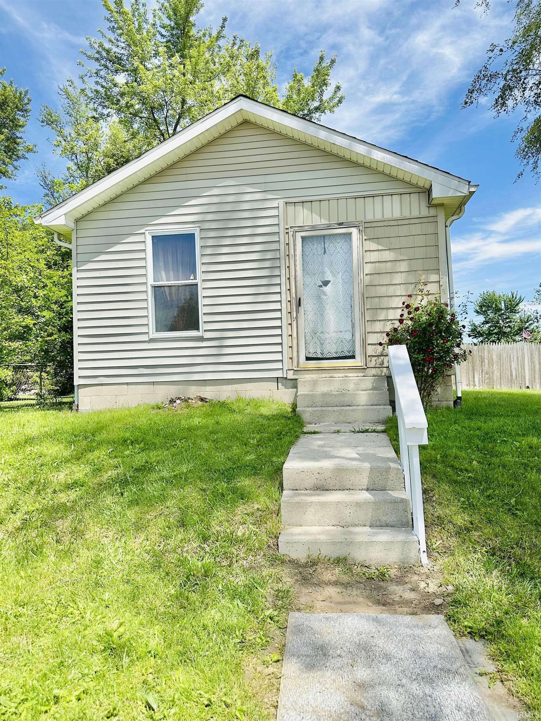 721 N Broadway Street, Albany, IN 47320