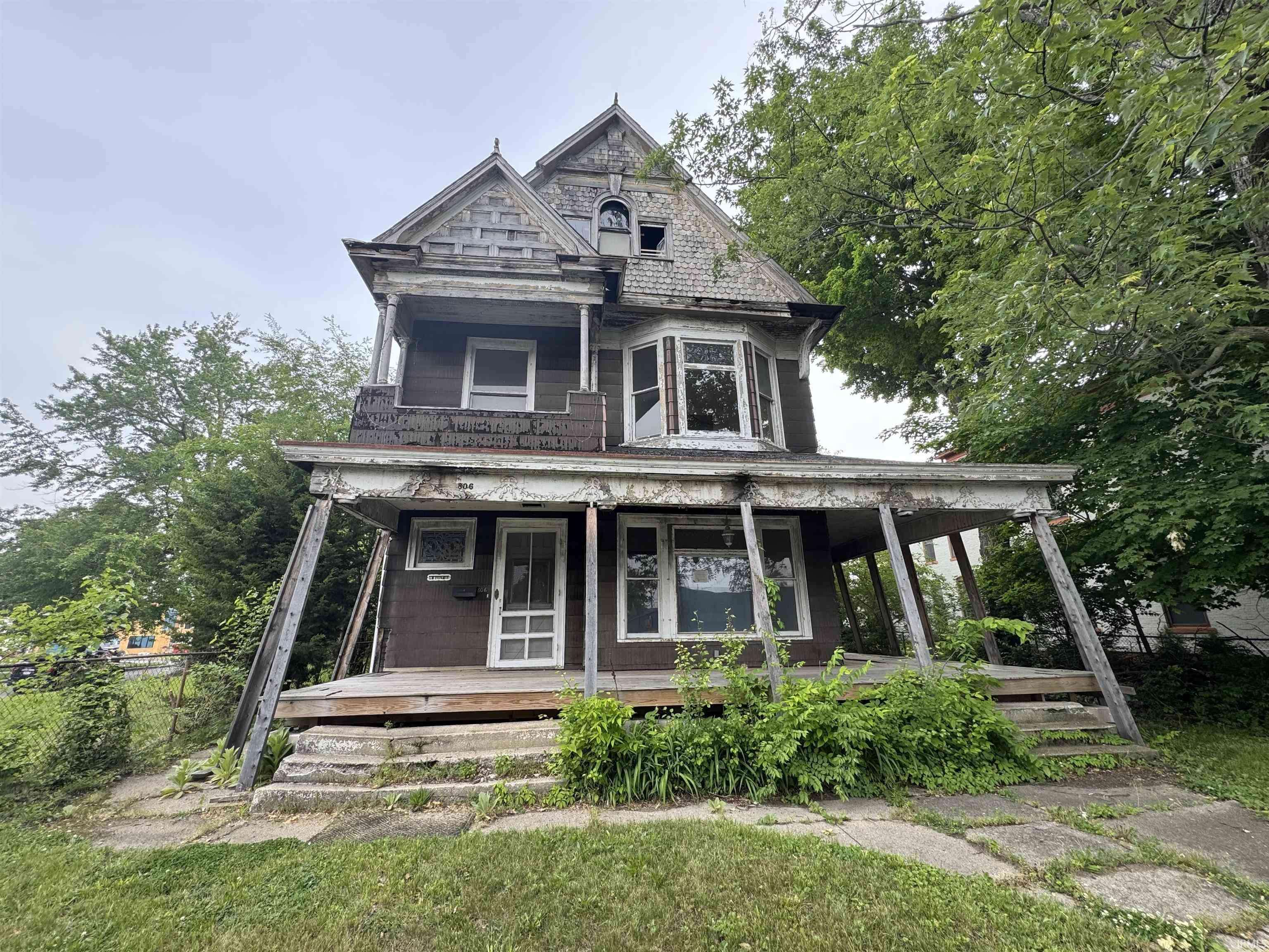 806 E Market Street, Logansport, IN 46947-3557