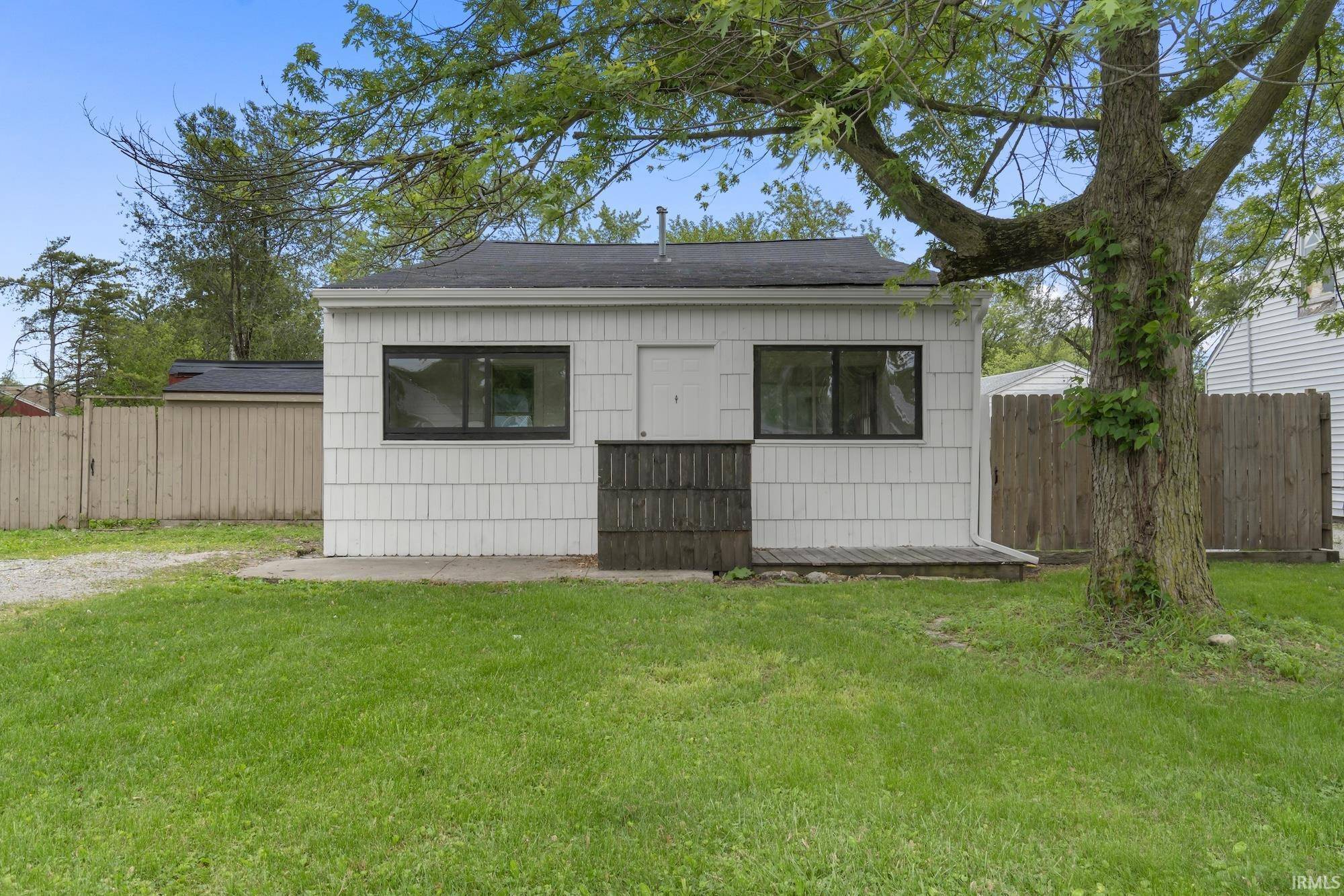 2801 Broadripple Drive, Fort Wayne, IN 46809-2207