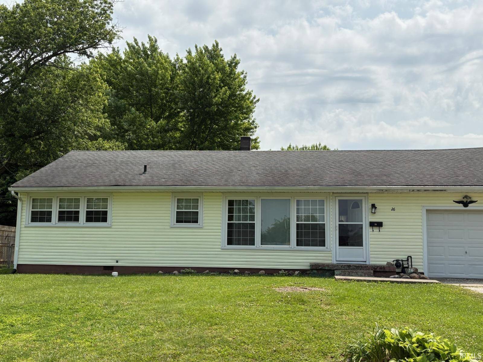 26 Crescent Court, Chesterfield, IN 46017-1005