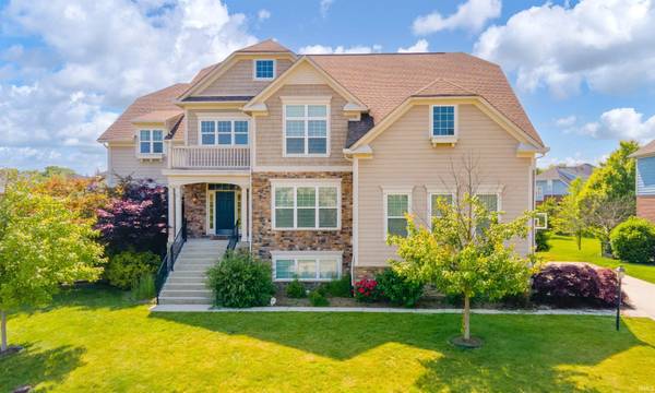 10555 Serra Vista Point, Fishers, IN 46040-8115