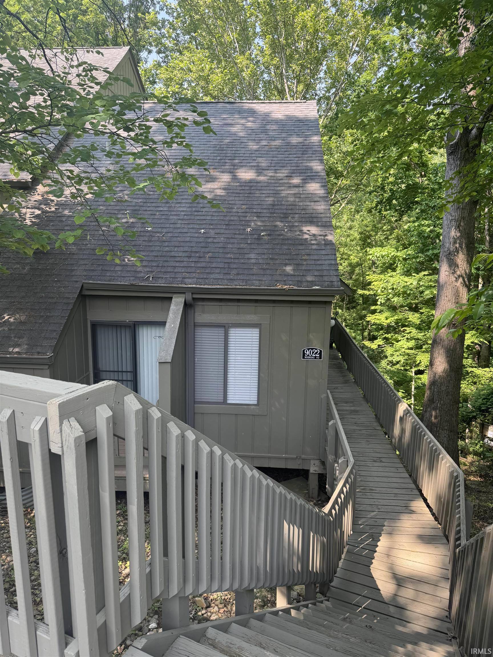 9022 S Pointe Ridge Lane, Bloomington, IN 47401