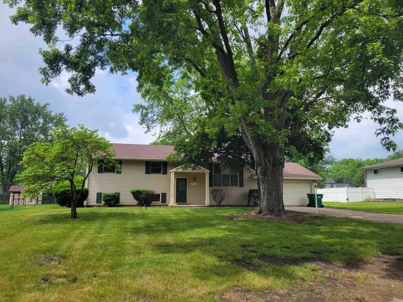 18411 Westover Drive, South Bend, IN 46637-4434