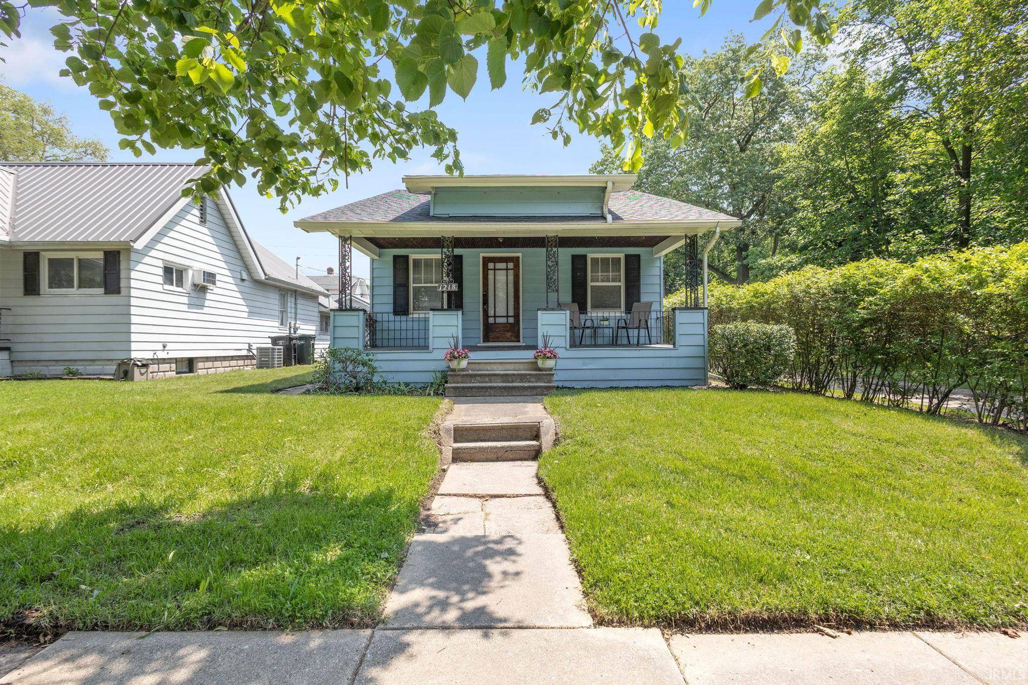 1218 S Twyckenham Drive, South Bend, IN 46615