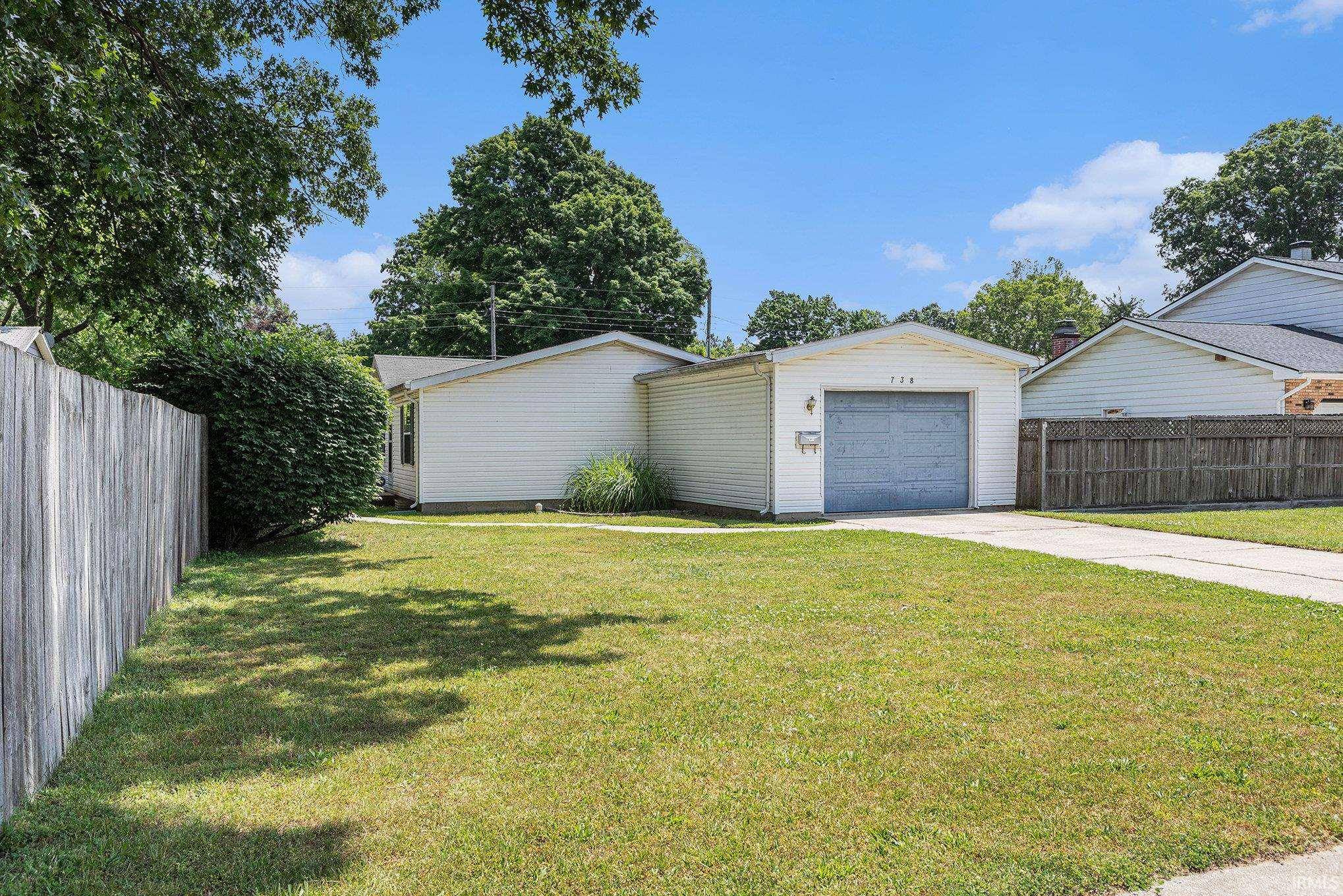 738 N Twyckenham Drive, South Bend, IN 46617